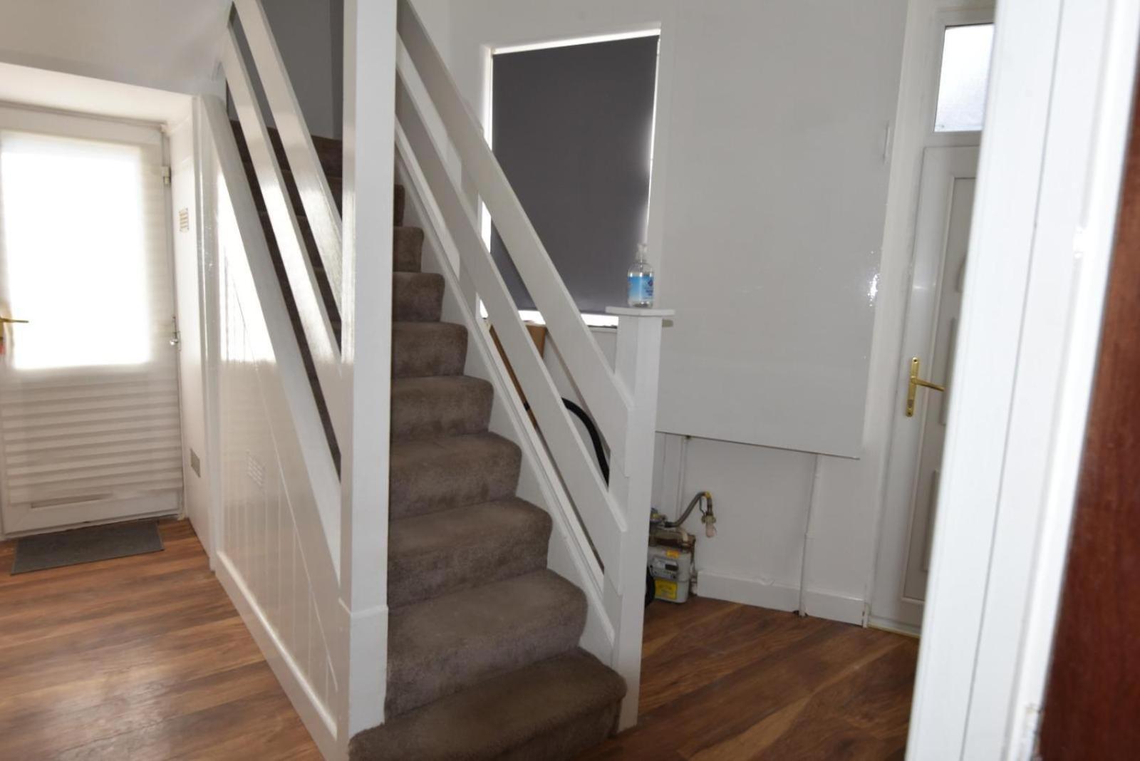 Come On In Lucas Street Newport Train Station Sleep Upto 8 Villa Exterior foto