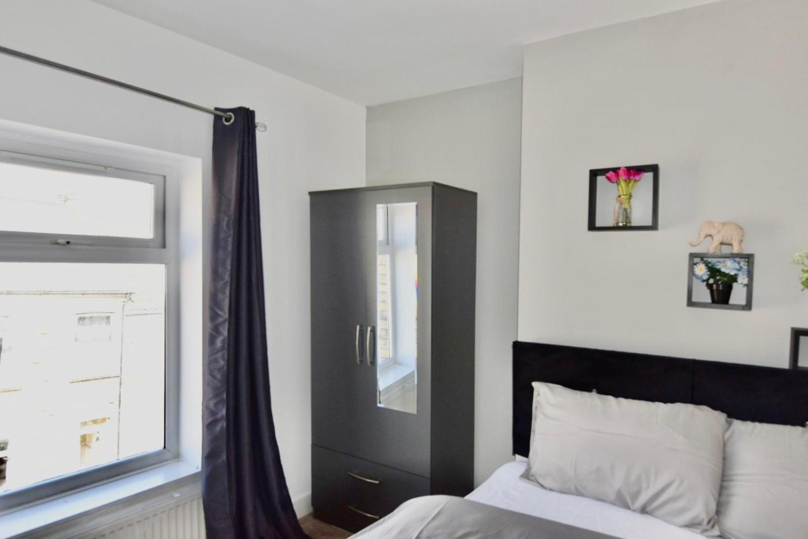 Come On In Lucas Street Newport Train Station Sleep Upto 8 Villa Exterior foto