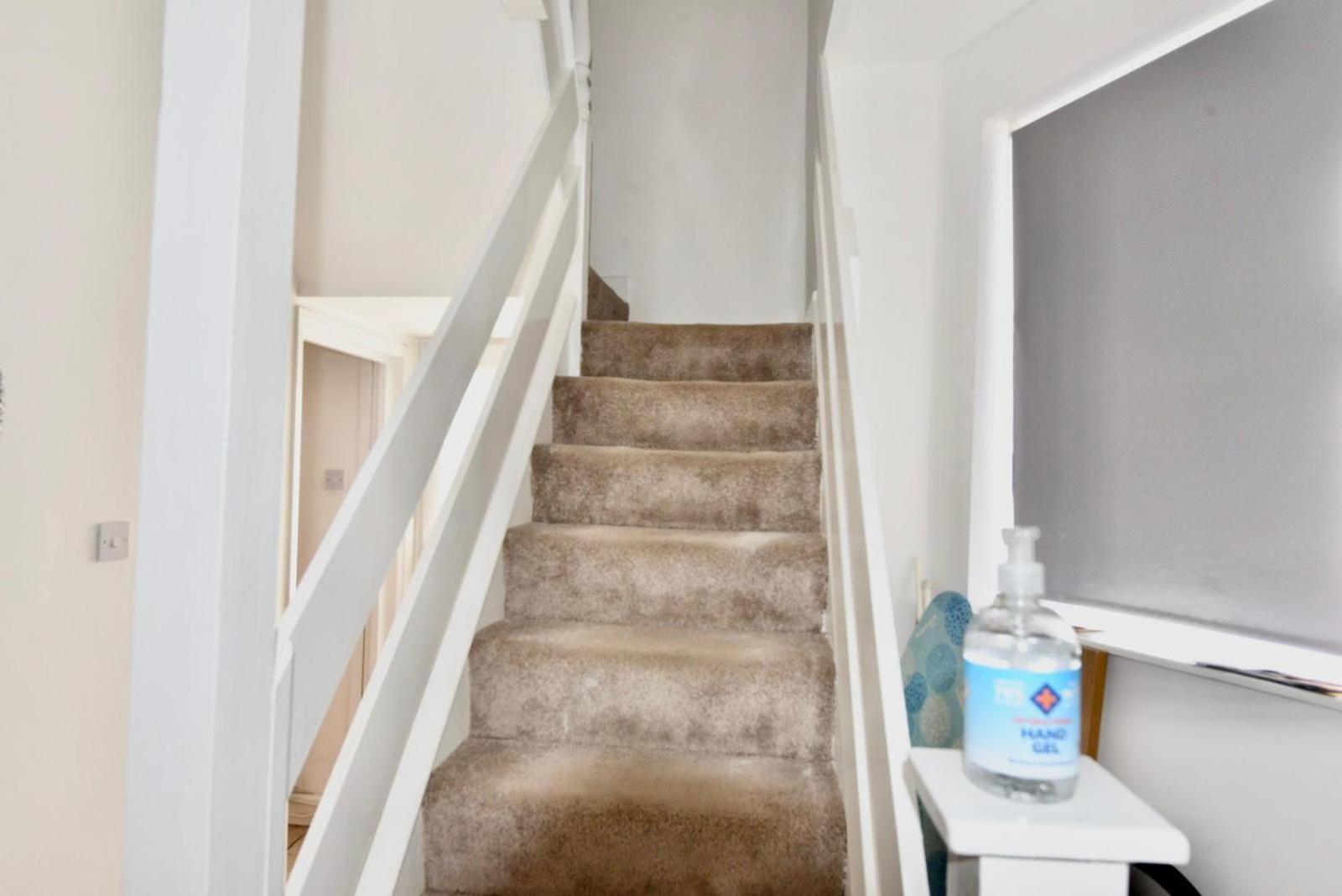 Come On In Lucas Street Newport Train Station Sleep Upto 8 Villa Exterior foto