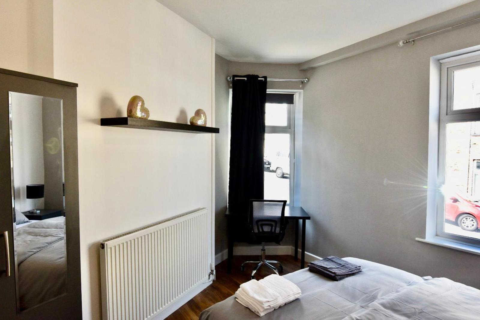 Come On In Lucas Street Newport Train Station Sleep Upto 8 Villa Exterior foto