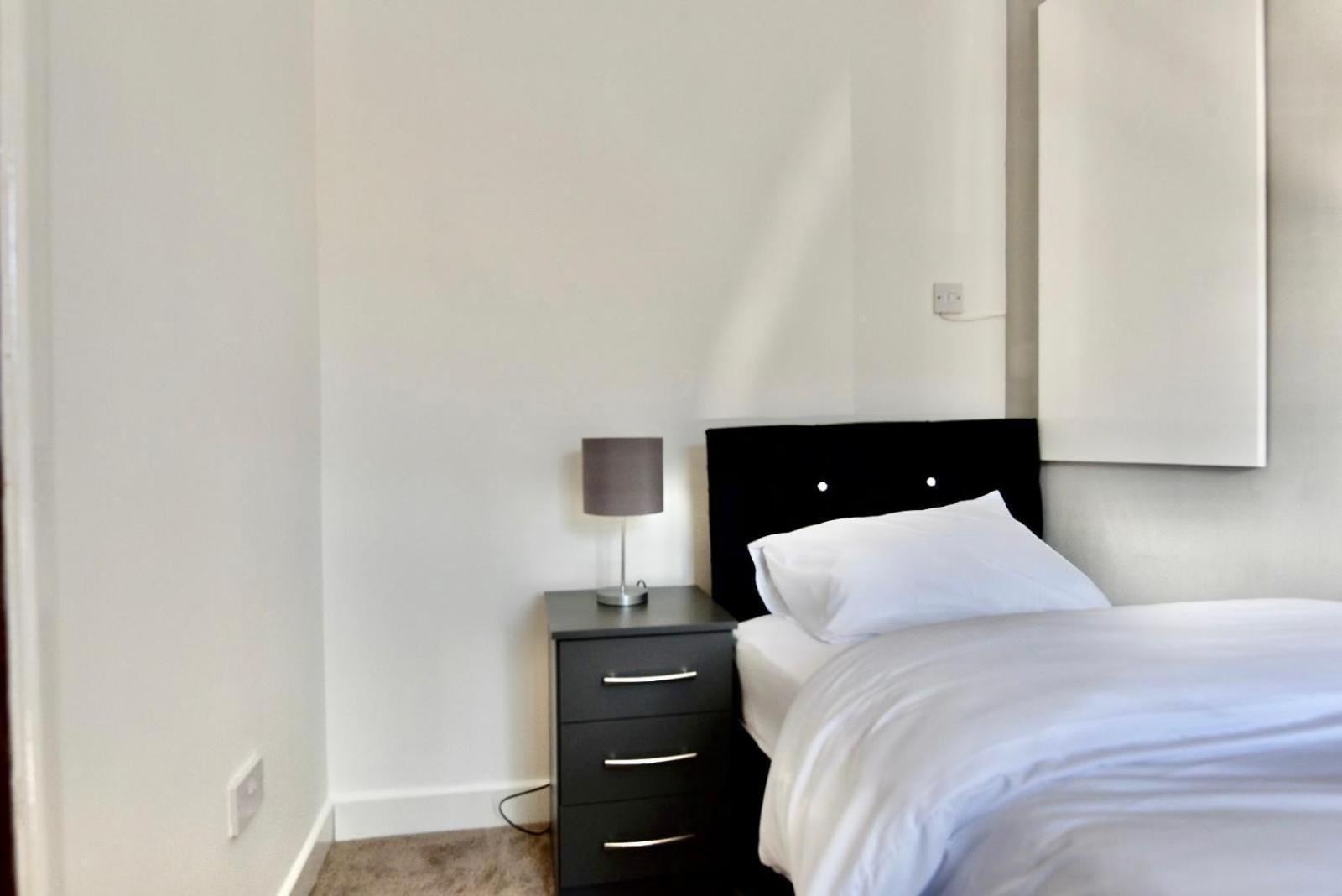 Come On In Lucas Street Newport Train Station Sleep Upto 8 Villa Exterior foto