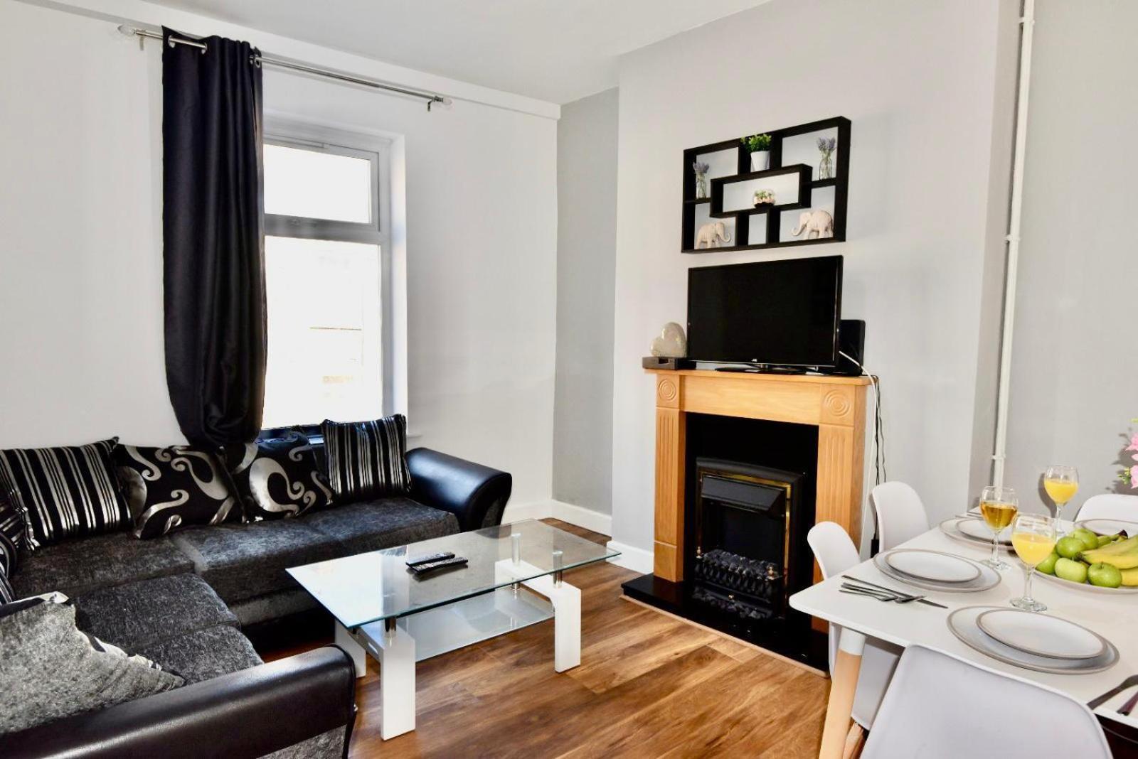 Come On In Lucas Street Newport Train Station Sleep Upto 8 Villa Exterior foto