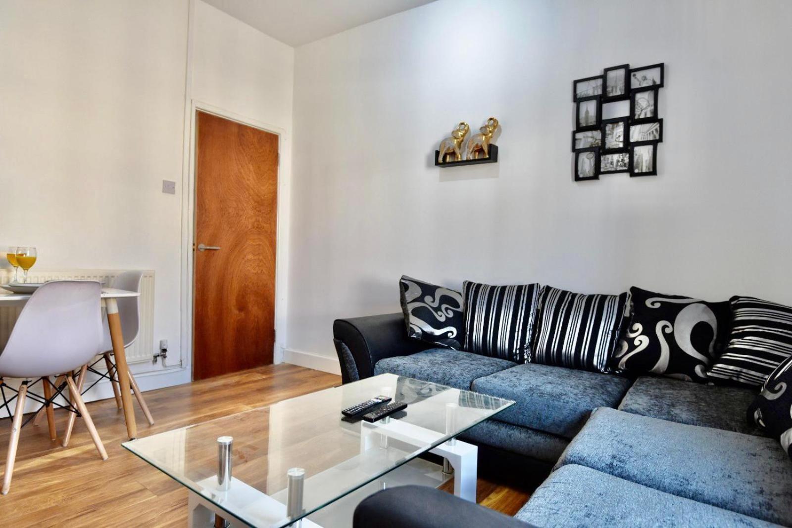 Come On In Lucas Street Newport Train Station Sleep Upto 8 Villa Exterior foto