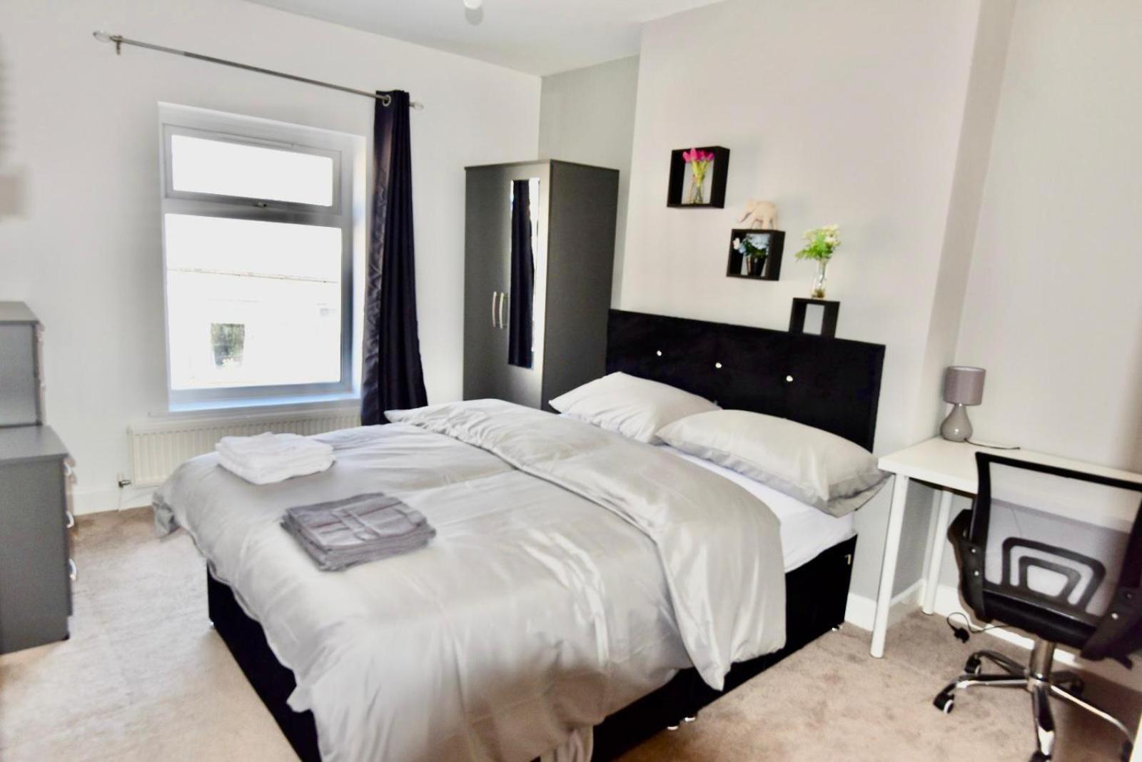 Come On In Lucas Street Newport Train Station Sleep Upto 8 Villa Exterior foto