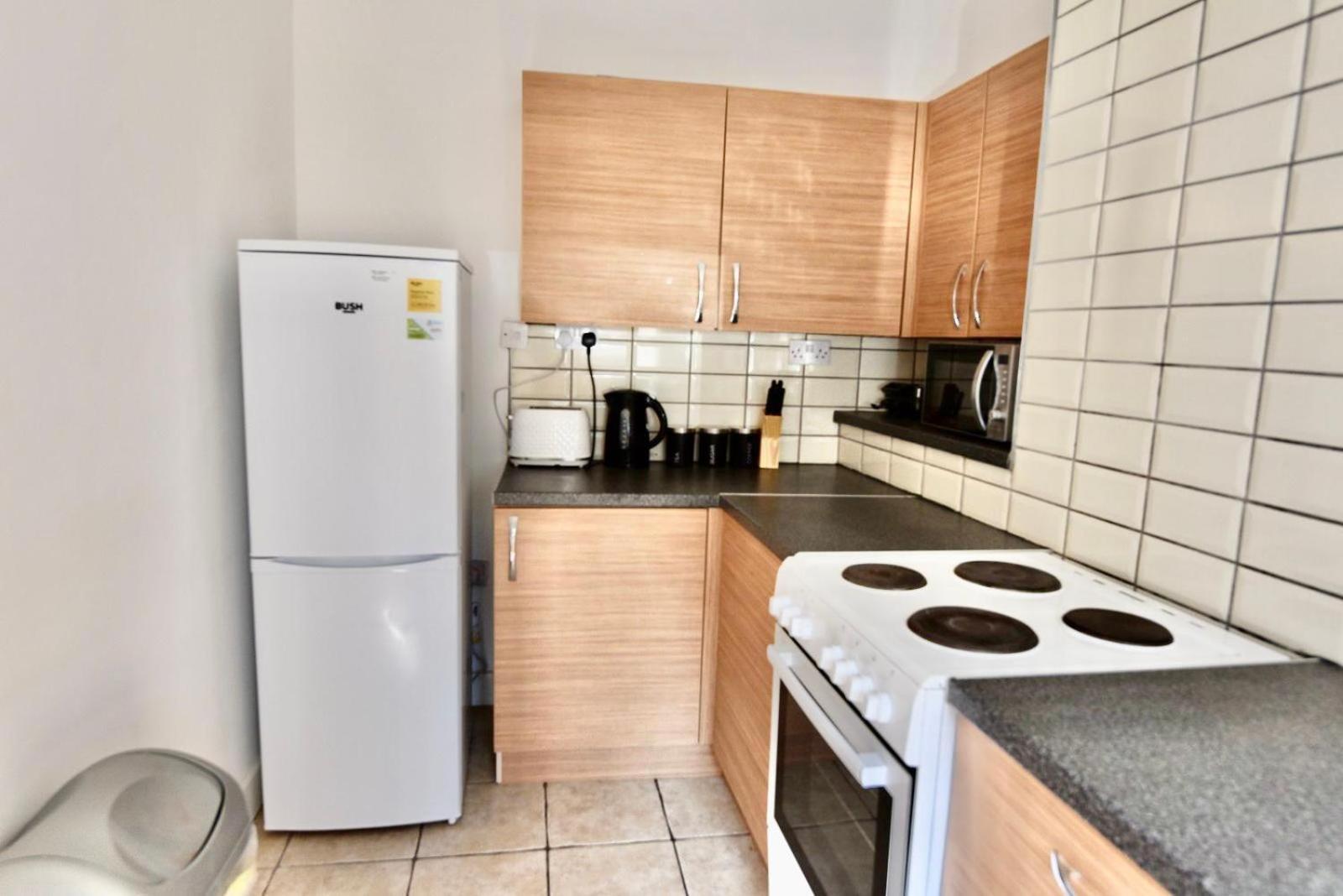 Come On In Lucas Street Newport Train Station Sleep Upto 8 Villa Exterior foto